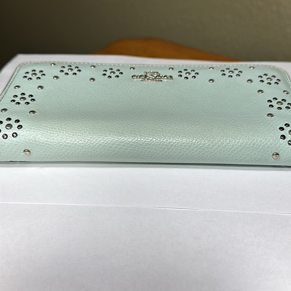 *RARE* COACH Border Stud Accordion Zip Wallet - Picture 8 of 16